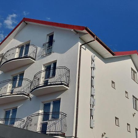 Hotel Caliente / Ozzy Unieście Exterior foto
